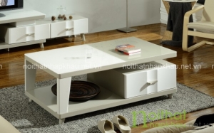 Phòng khách tươi sáng với bàn trà màu trắng 6203