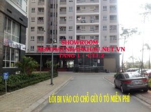 showroom nhìn từ phía ngoài vào