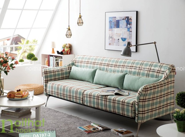 Phòng khách thanh lịch và hiện đại với mẫu ghế sofa đi văng bọc vải đơn giản