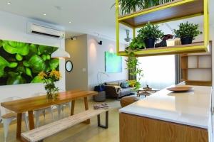 Không gian bếp mở nối liền phòng khách